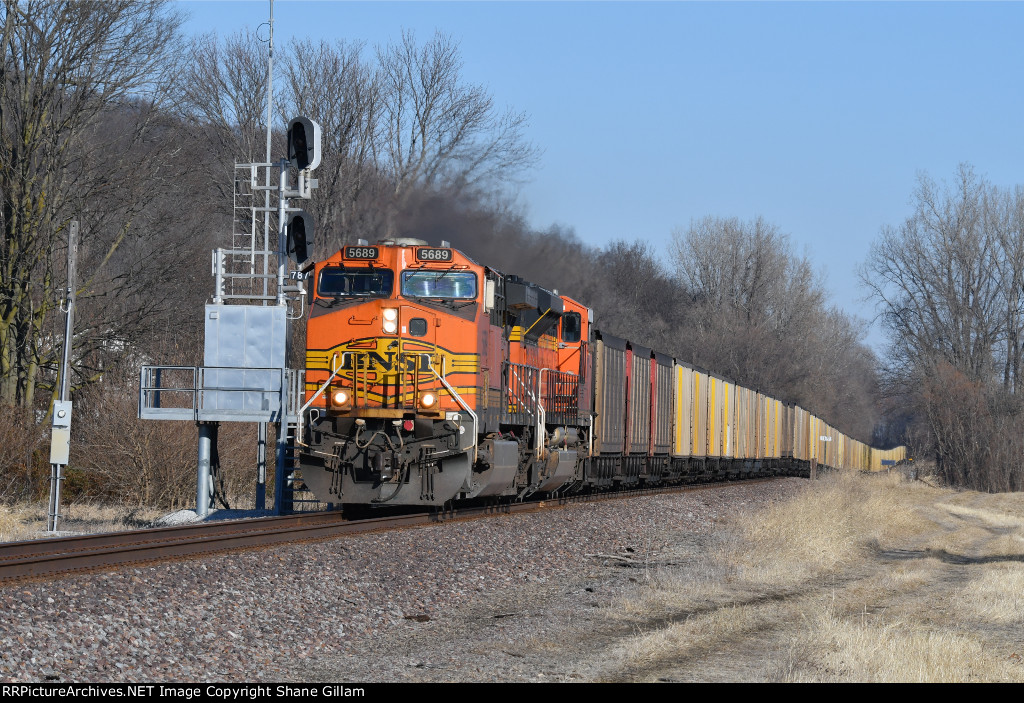 BNSF 5689